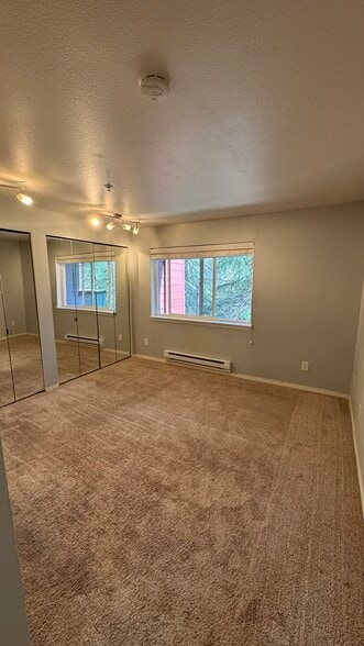 Main Bedroom - 15805 Waynita Way NE