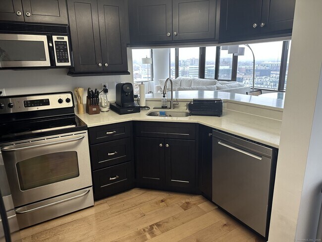 Building Photo - 127 Greyrock Pl