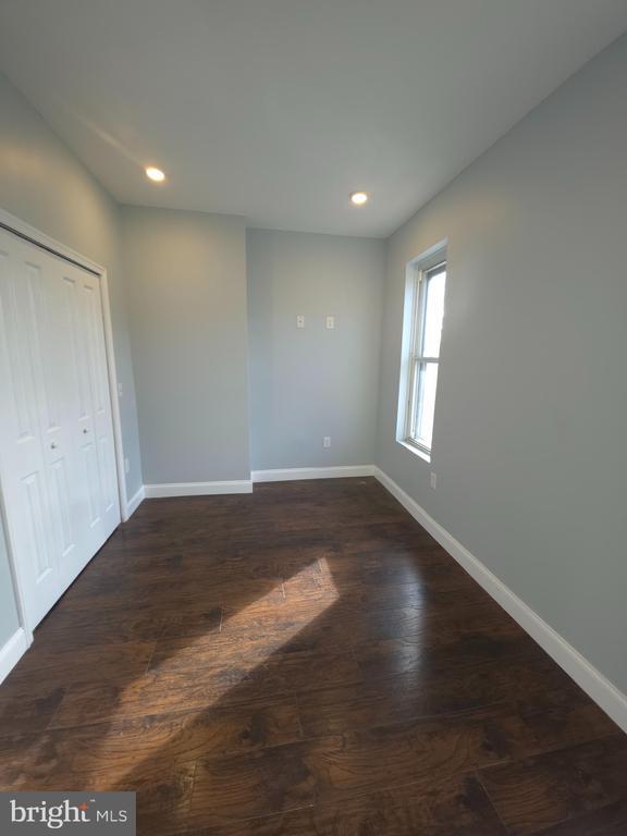 Building Photo - 1135 W Somerset St