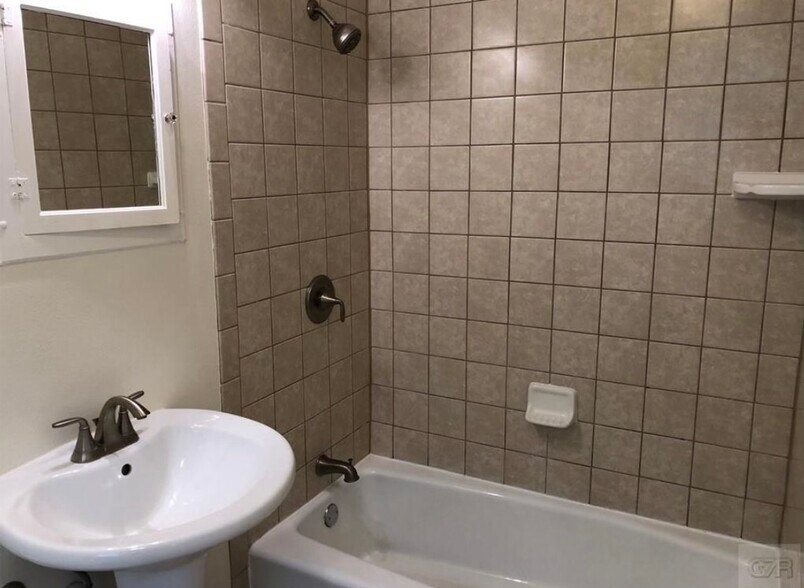 Building Photo - 2016 57th St