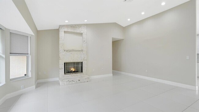 Building Photo - 1412 NE 53rd Ct