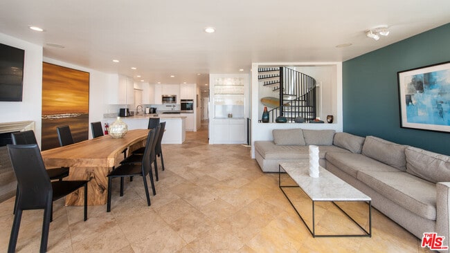 Building Photo - 6419 Ocean Front Walk