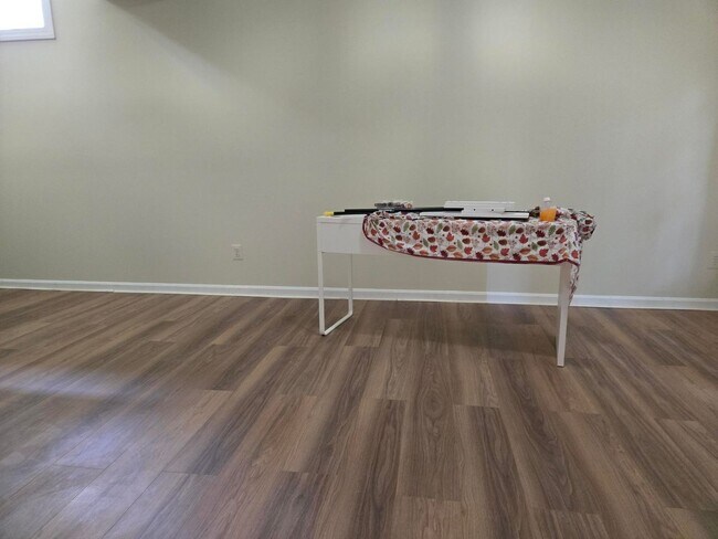 Building Photo - Stunning and Spacious 5 Bed 4 Bath Colonia...