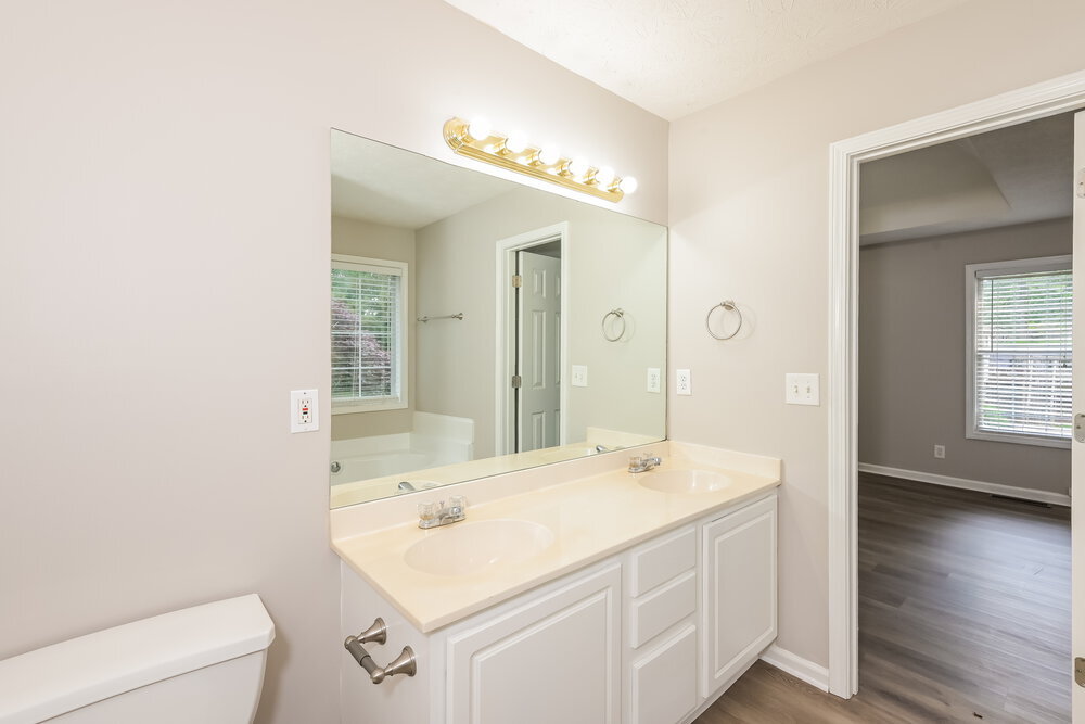 Building Photo - 9385 Eagles Landing Dr