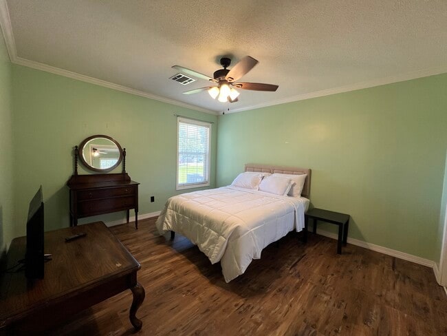 Building Photo - 207 Knoll Creek Cir