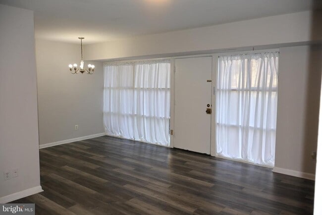 Building Photo - 4951 Americana Dr