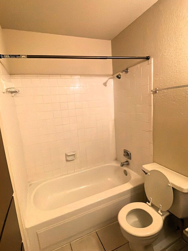 Building Photo - 7200 Clarewood Dr