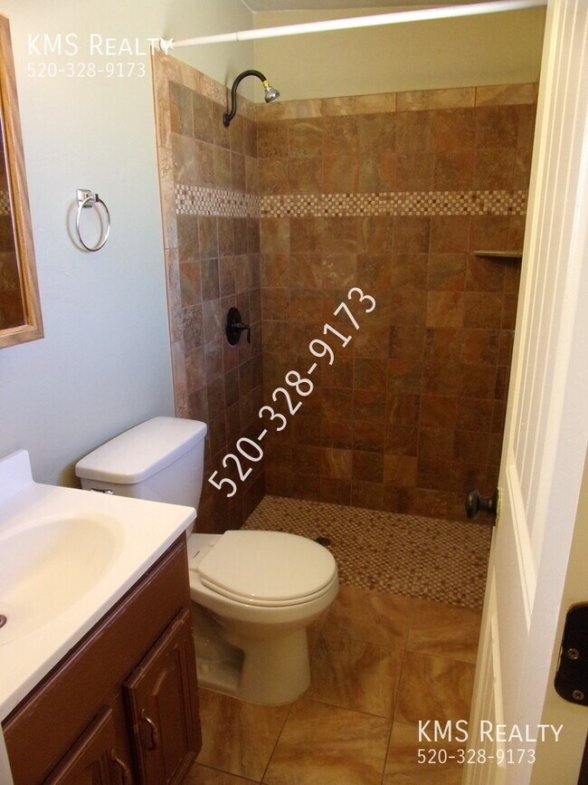 Building Photo - 5625 S Irving Dr