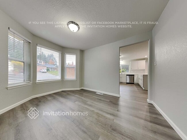 Building Photo - 7724 48th Loop SE