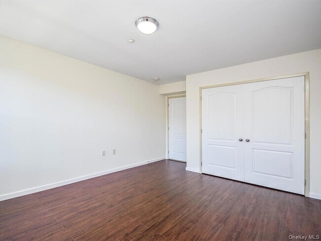 Building Photo - 400 Carney St