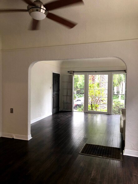 Building Photo - 412 N Orange Grove Ave