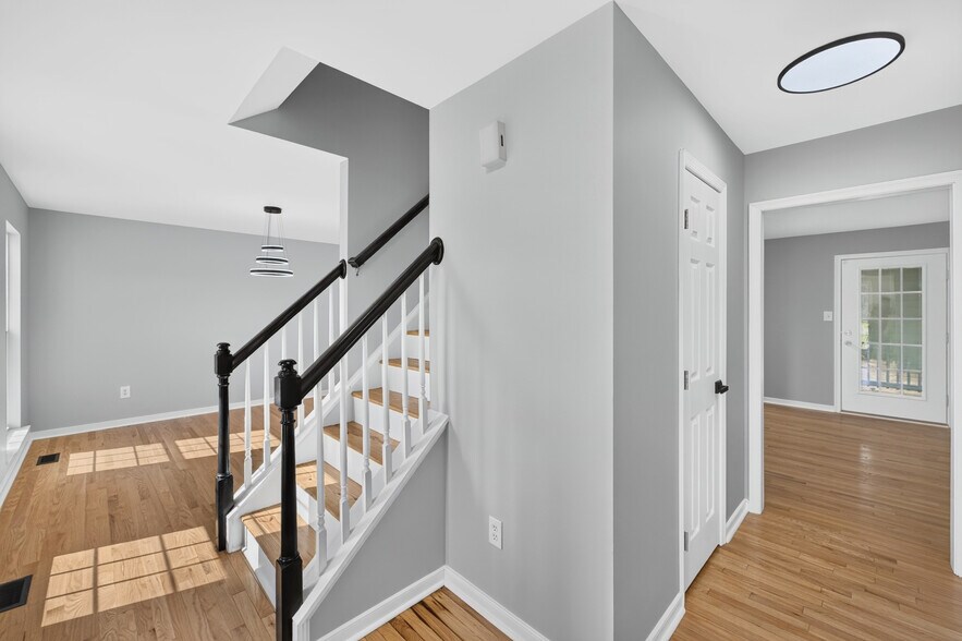 Building Photo - 5806 Garden Ridge Rd