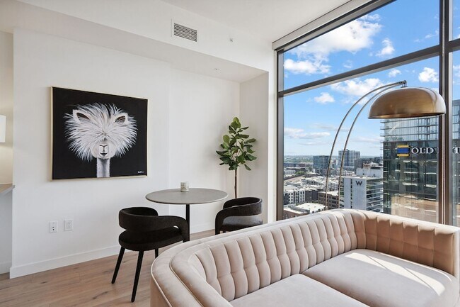 Building Photo - 1212 Demonbreun St