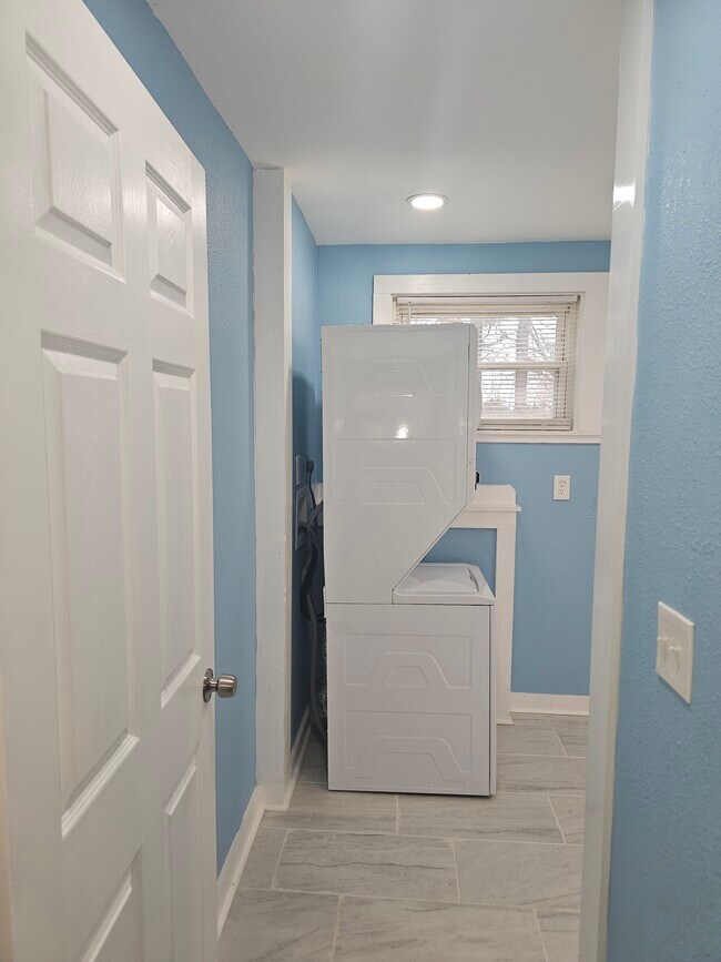 Building Photo - 505 S Magnolia St