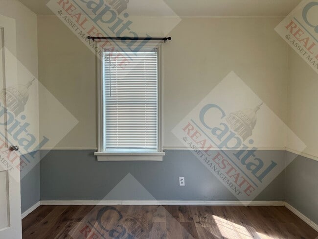 Building Photo - Cozy Cottage