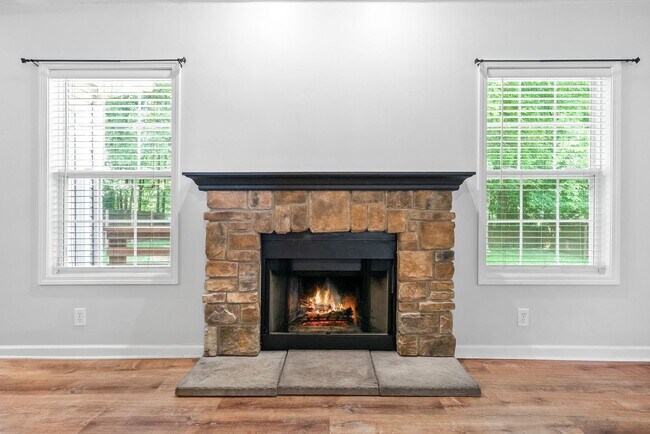 Building Photo - Pet Friendly Three Bedroom with Bonus!
