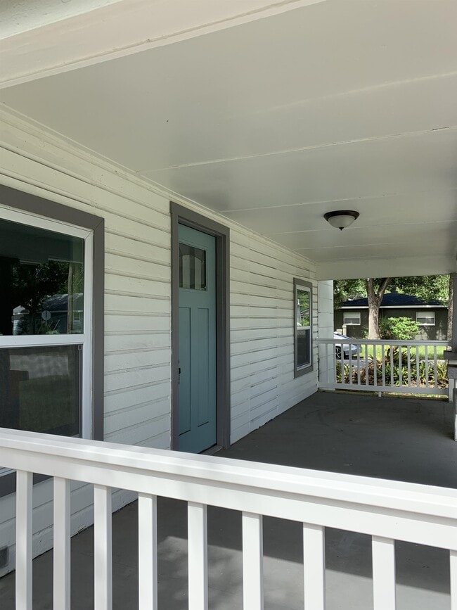 Building Photo - 1733 11th Ave N