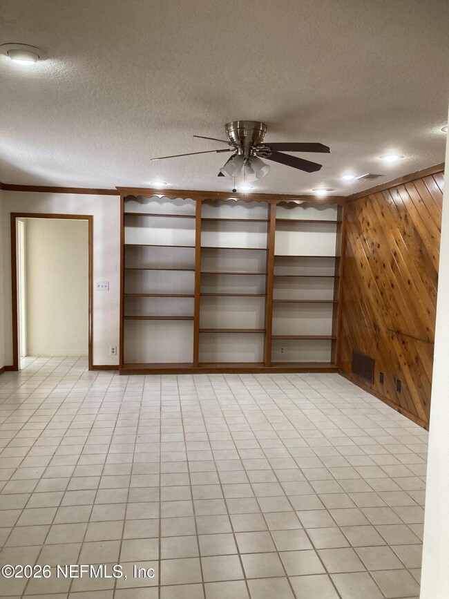 Building Photo - 5240 River Park Dr