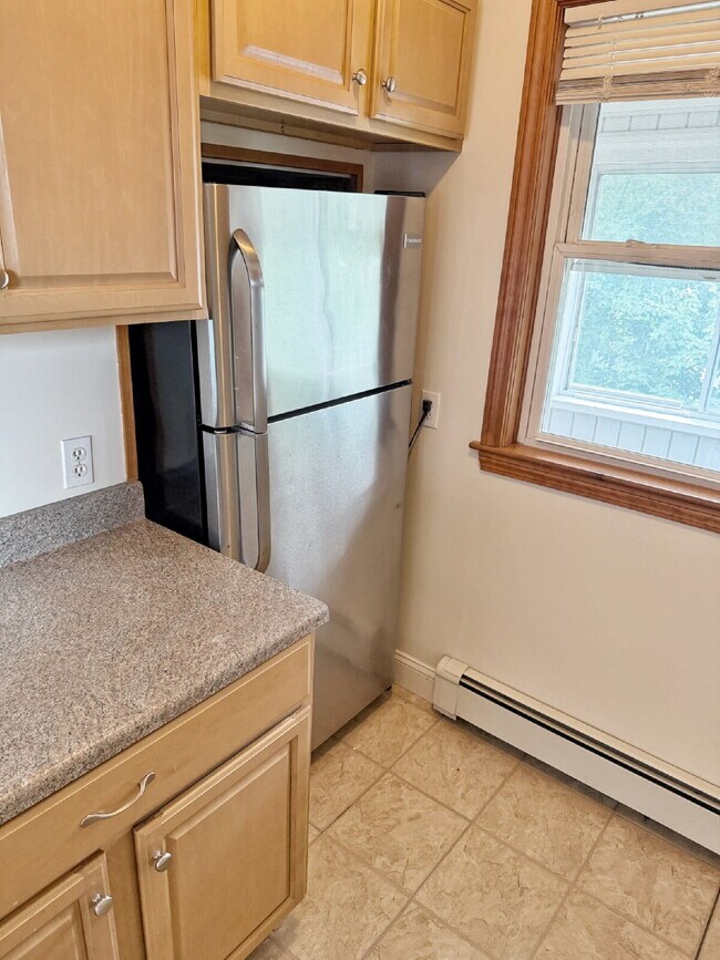Building Photo - Spacious 2 Bedroom, 1 bath in prime Quincy location!