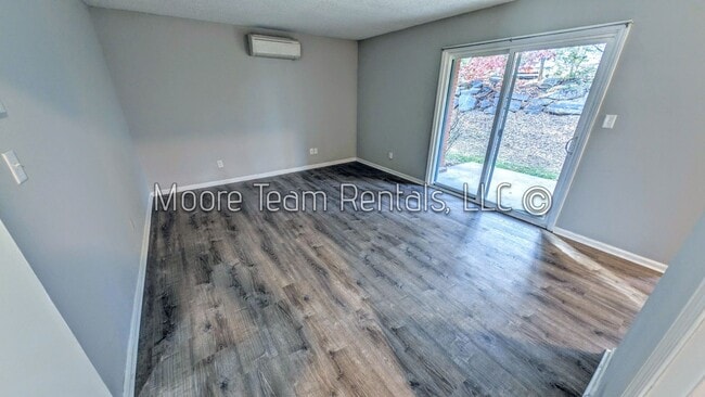 Building Photo - 416 Sixth Ave W