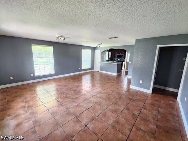 Building Photo - 416 Banyon Tree Cir