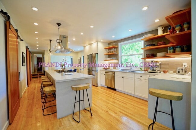 Building Photo - 22 Madrone Ct