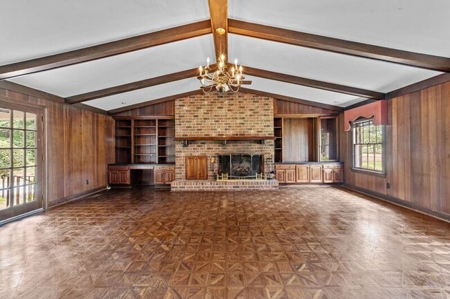 Building Photo - 221 Magnolia Ln