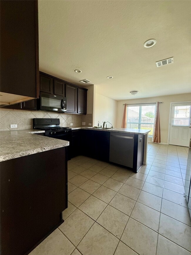 Building Photo - 4703 S Richwood Dr