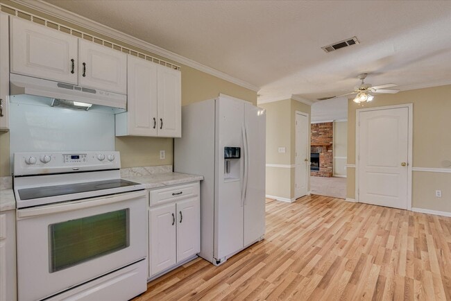 Building Photo - 2102 Howard Mill Rd