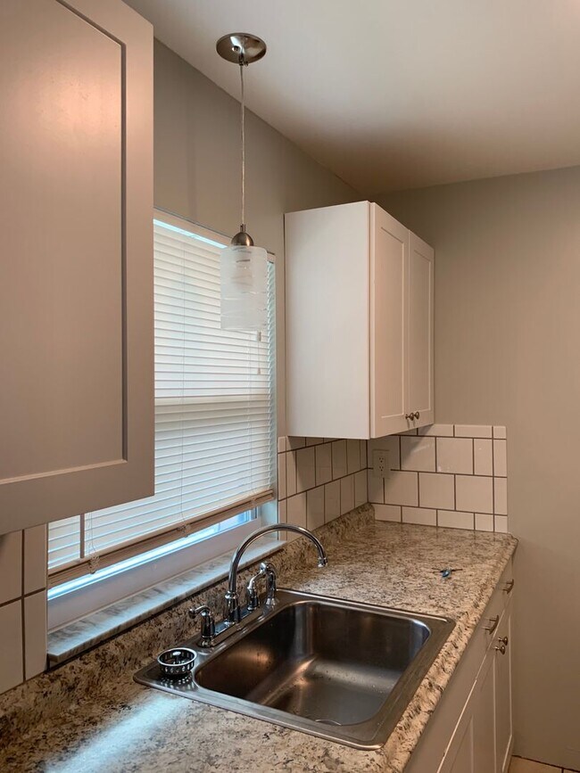Building Photo - Vero Beach 2 Bedroom 1 Bath