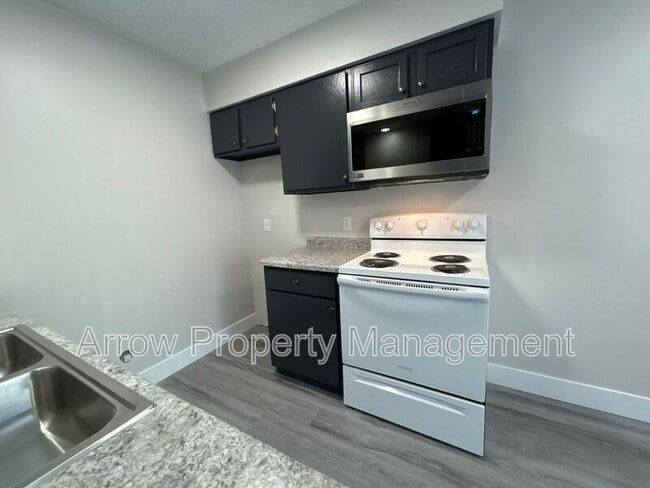 Building Photo - 1320 S Jackson St