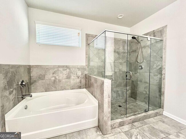 Building Photo - 370 Broadmoor Dr