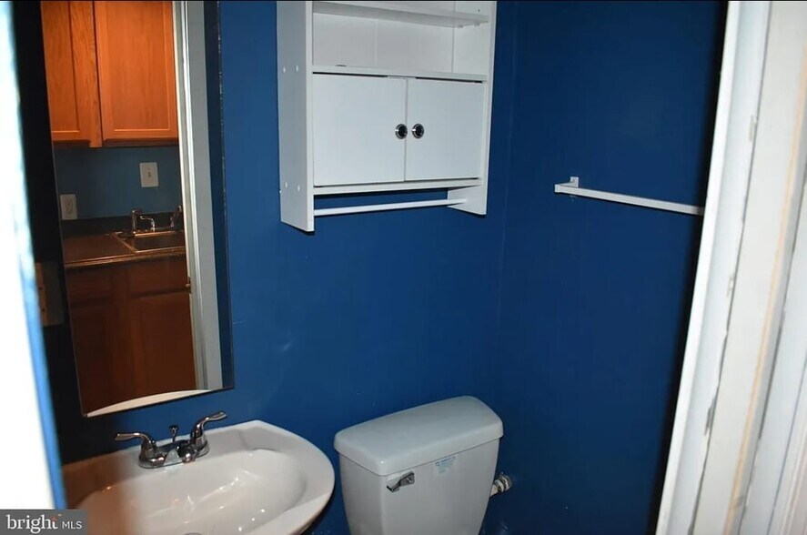 Building Photo - 6726 Jefferson Blvd