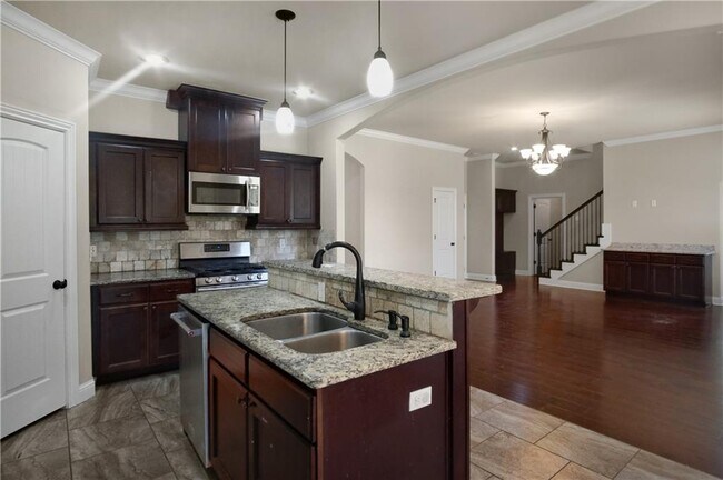 Building Photo - 2300 SW Chaddington Rd
