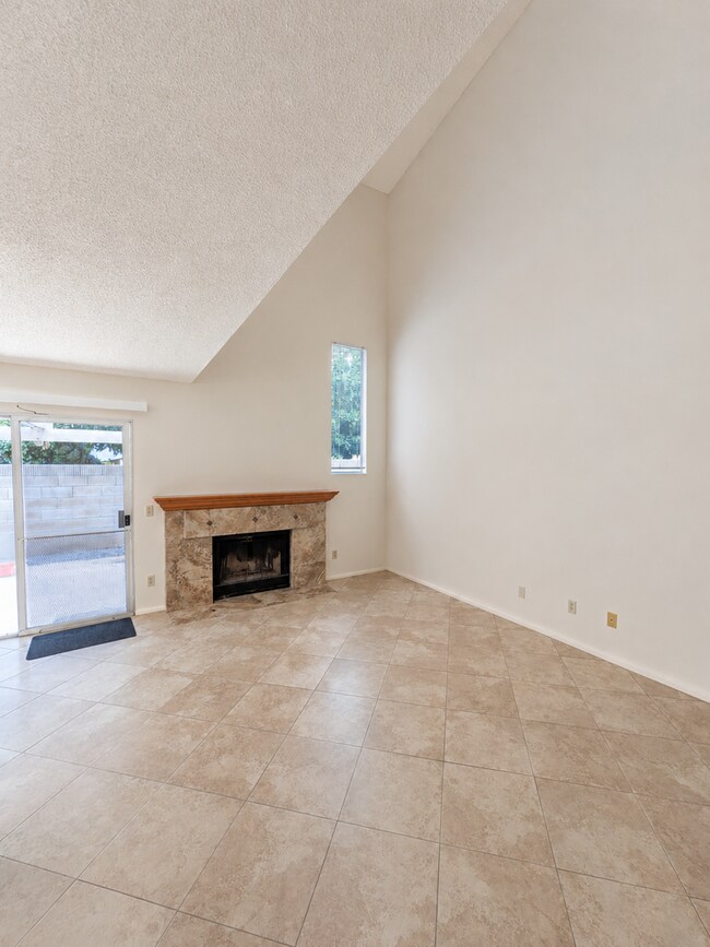 Building Photo - 3727 Mesa Oak Ln