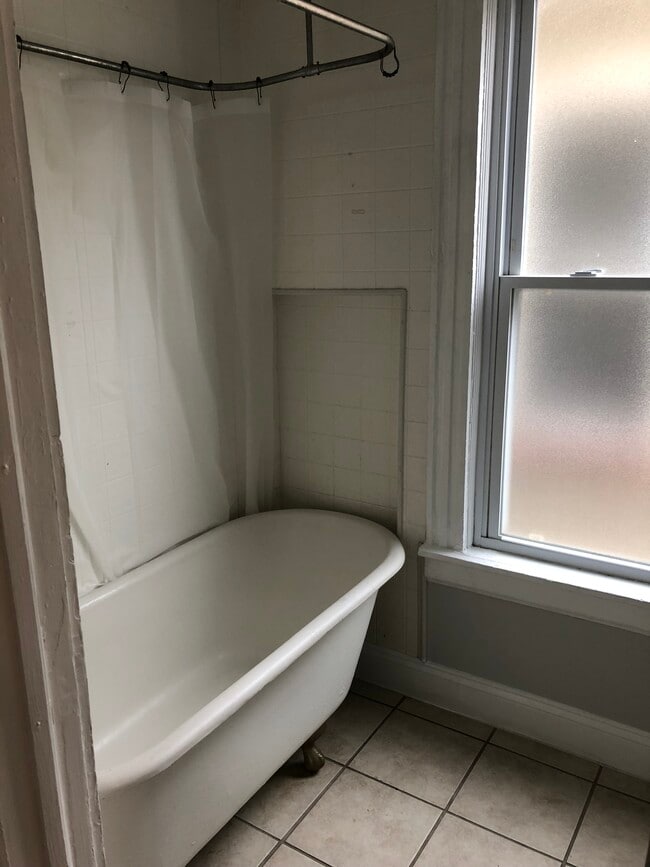 Building Photo - 91 S Washington, Up