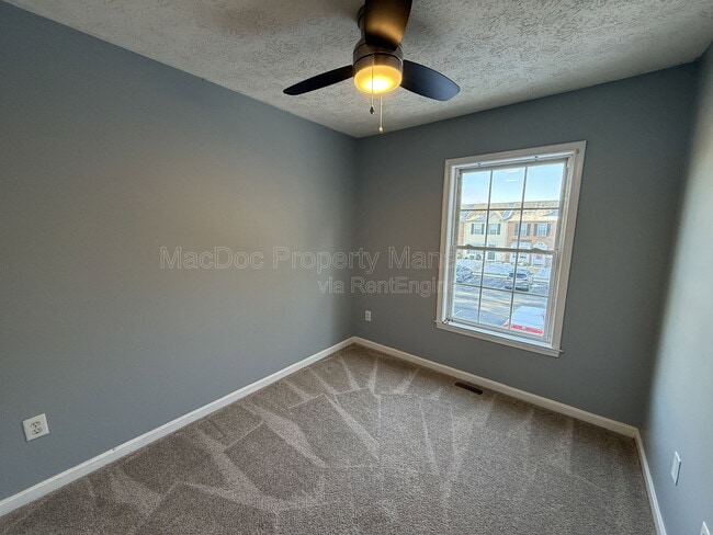 Building Photo - 10500 Boxmeer Ct
