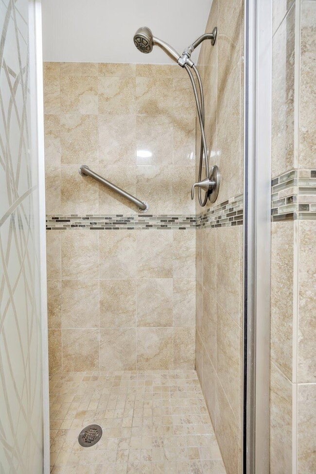 Building Photo - 720 Bayshore Dr