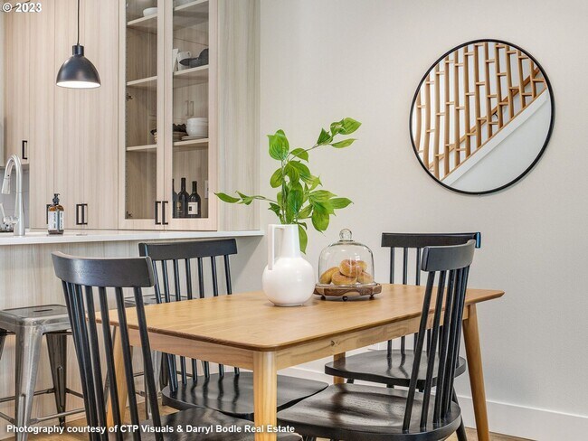 Building Photo - Stunning Modern Condo in Woodstock with Washer/Dryer in-unit, Patio & More