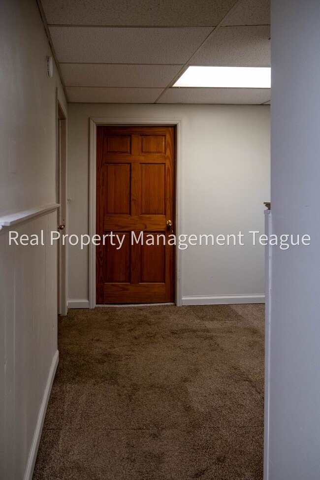 Building Photo - 1 S Main St