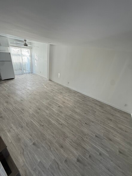 Dine in - 14642 Calvert St