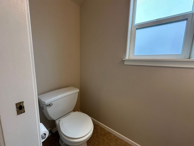 Building Photo - R0476