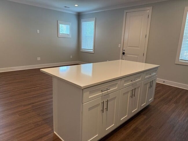 Building Photo - Modern 2 Bedroom Condo in the Heart of Melrose