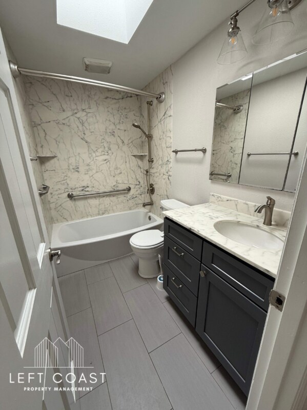 Building Photo - 6215 NE Oar Dr