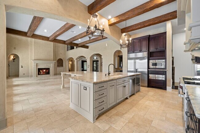 Building Photo - 2102 Countryshire Ln