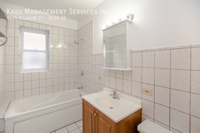 Building Photo - 9424 S Laflin St