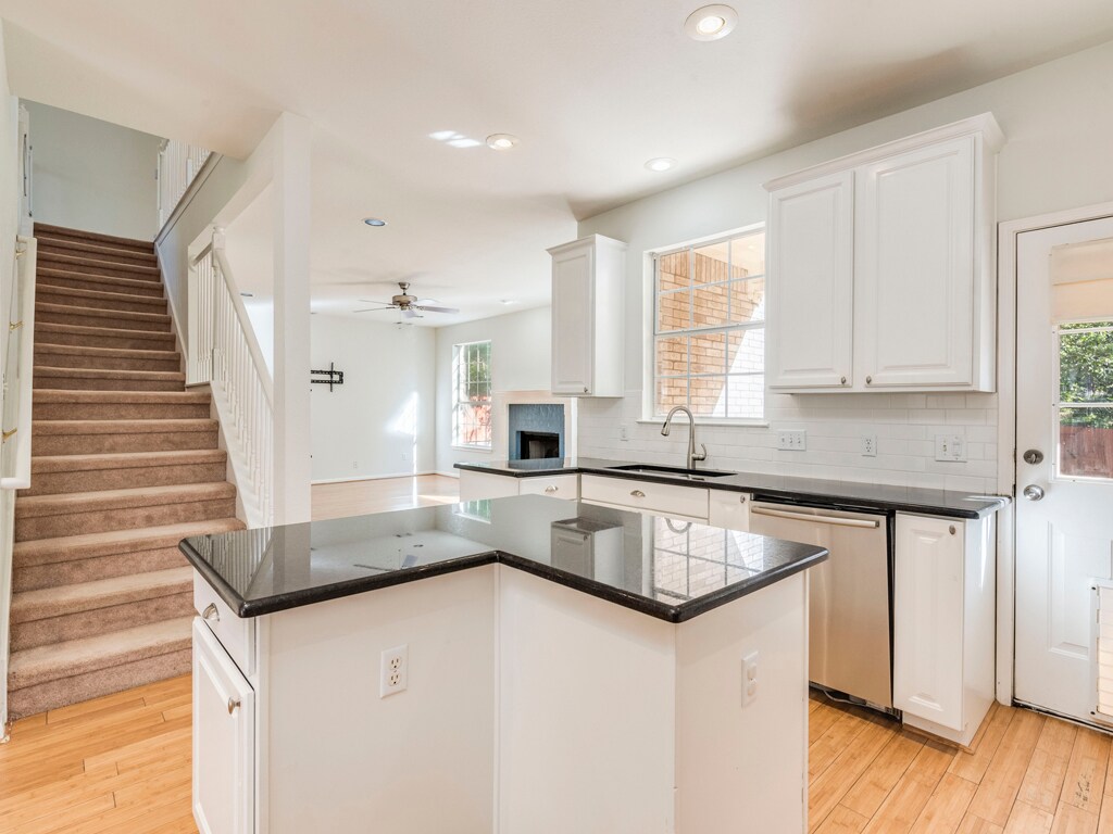 Building Photo - 6911 Gentle Oak Dr
