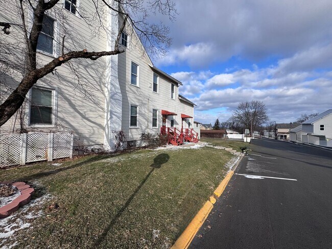 Building Photo - 3 bedroom 2 bath Home in Alburtis