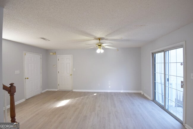 Building Photo - 147 S Fairfield Dr