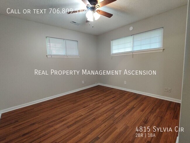 Building Photo - Spacious 2 Bed 1 Bath just off Bonny Oaks ...